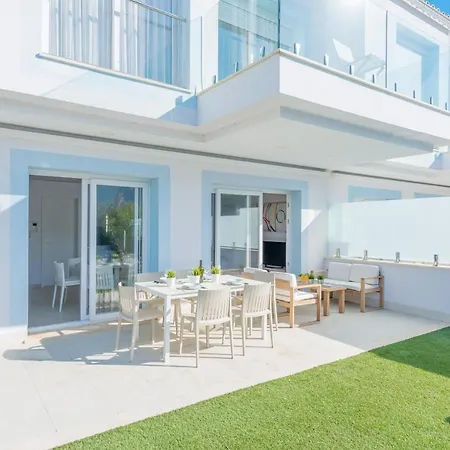 Del Atzavara Villa *